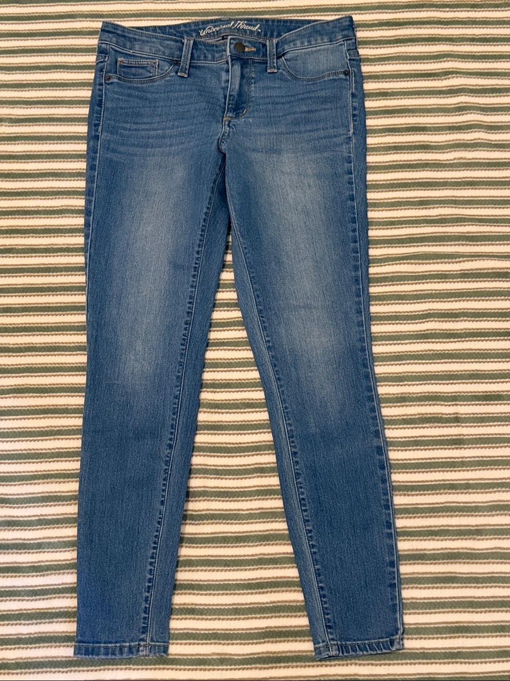 Universal Thread Women’s Mid-Rise Jeggings